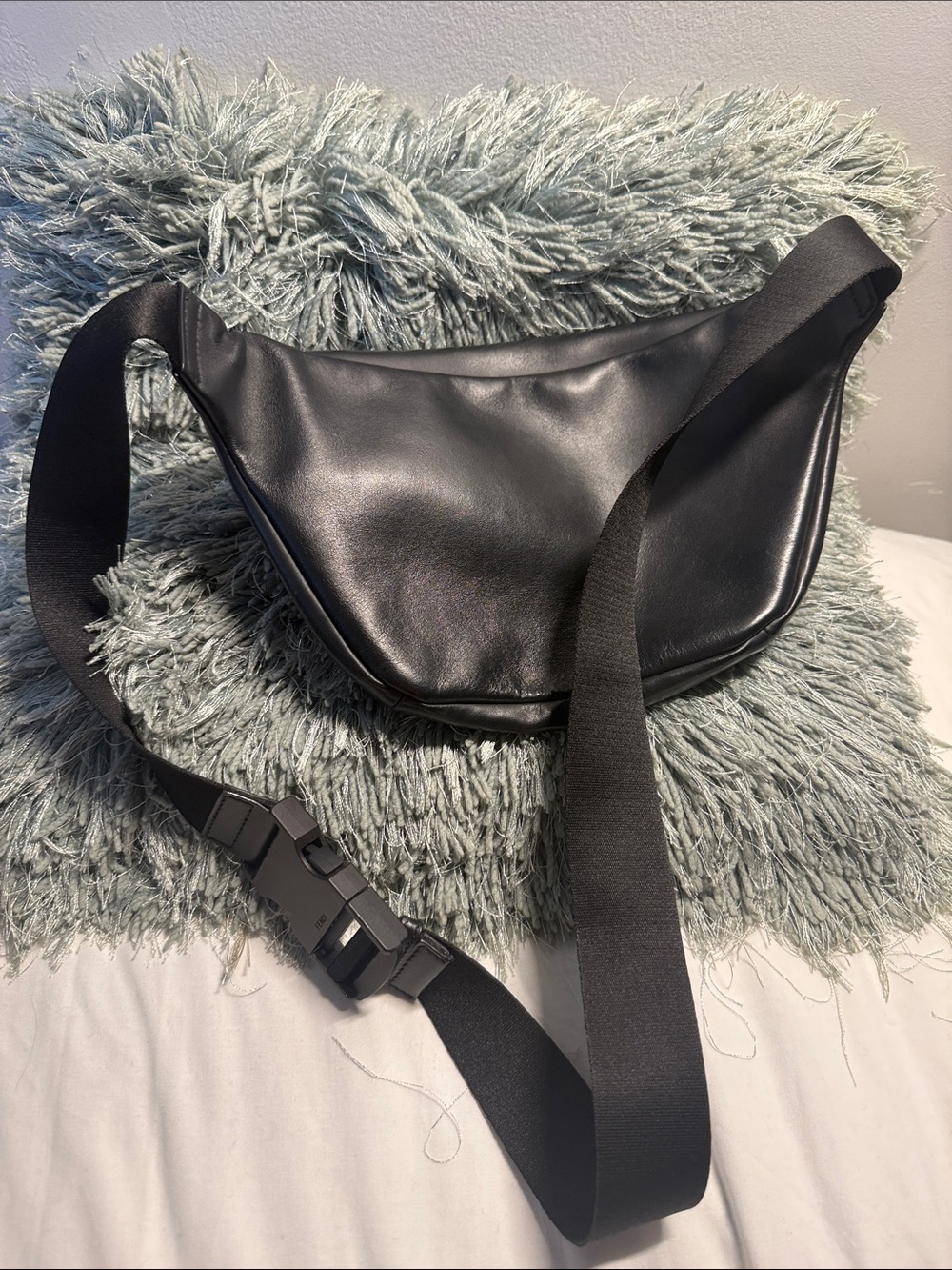 Fendi Black Leather Men’s Belt Bag with Red Eye Motif - Picture 3 of 7
